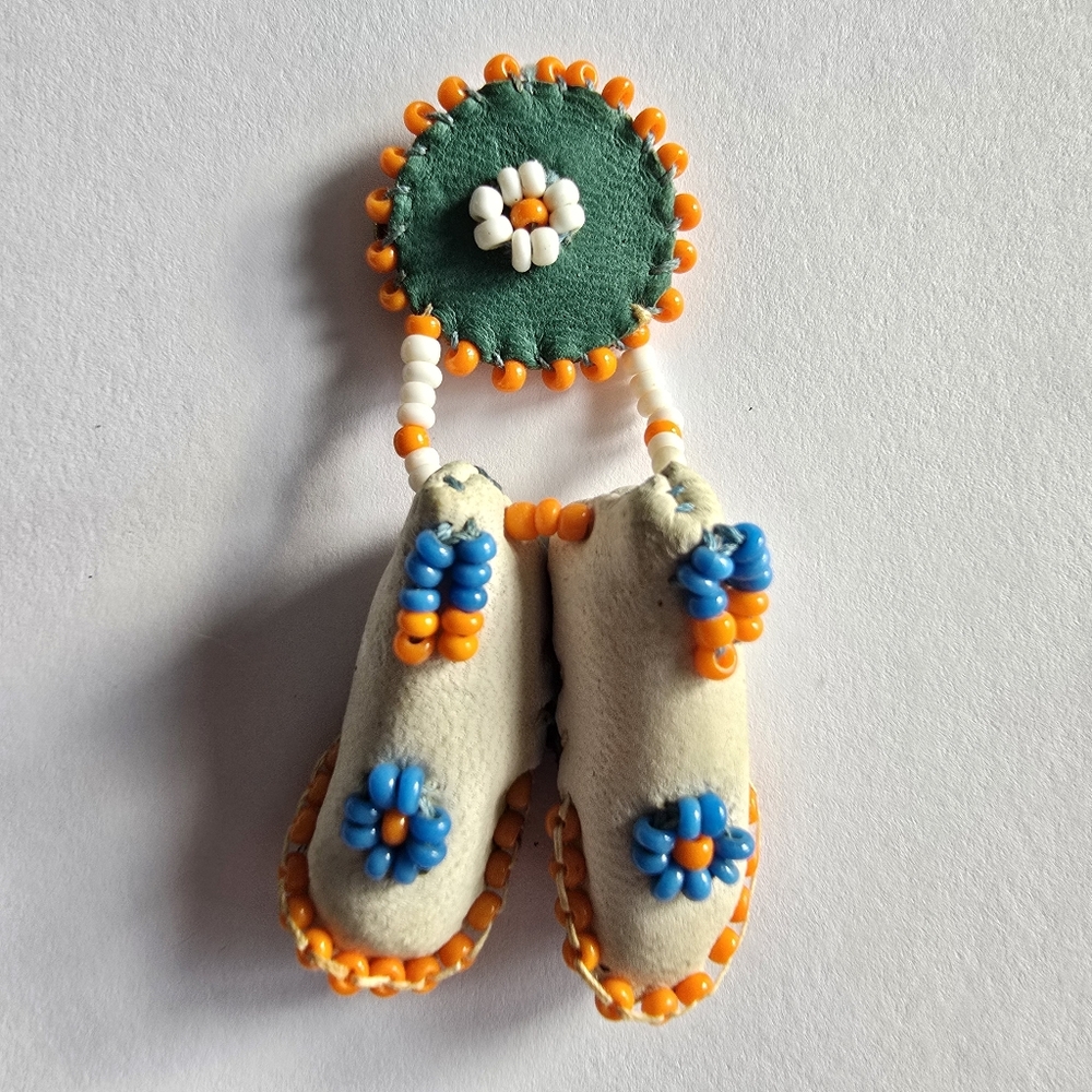 Vintage brooch moccasins beaded native style pin shoes southwest southwestern